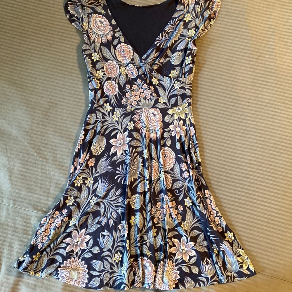 XXSP Loft Grey Floral Dress With Cap Sleeves.  V neckline.